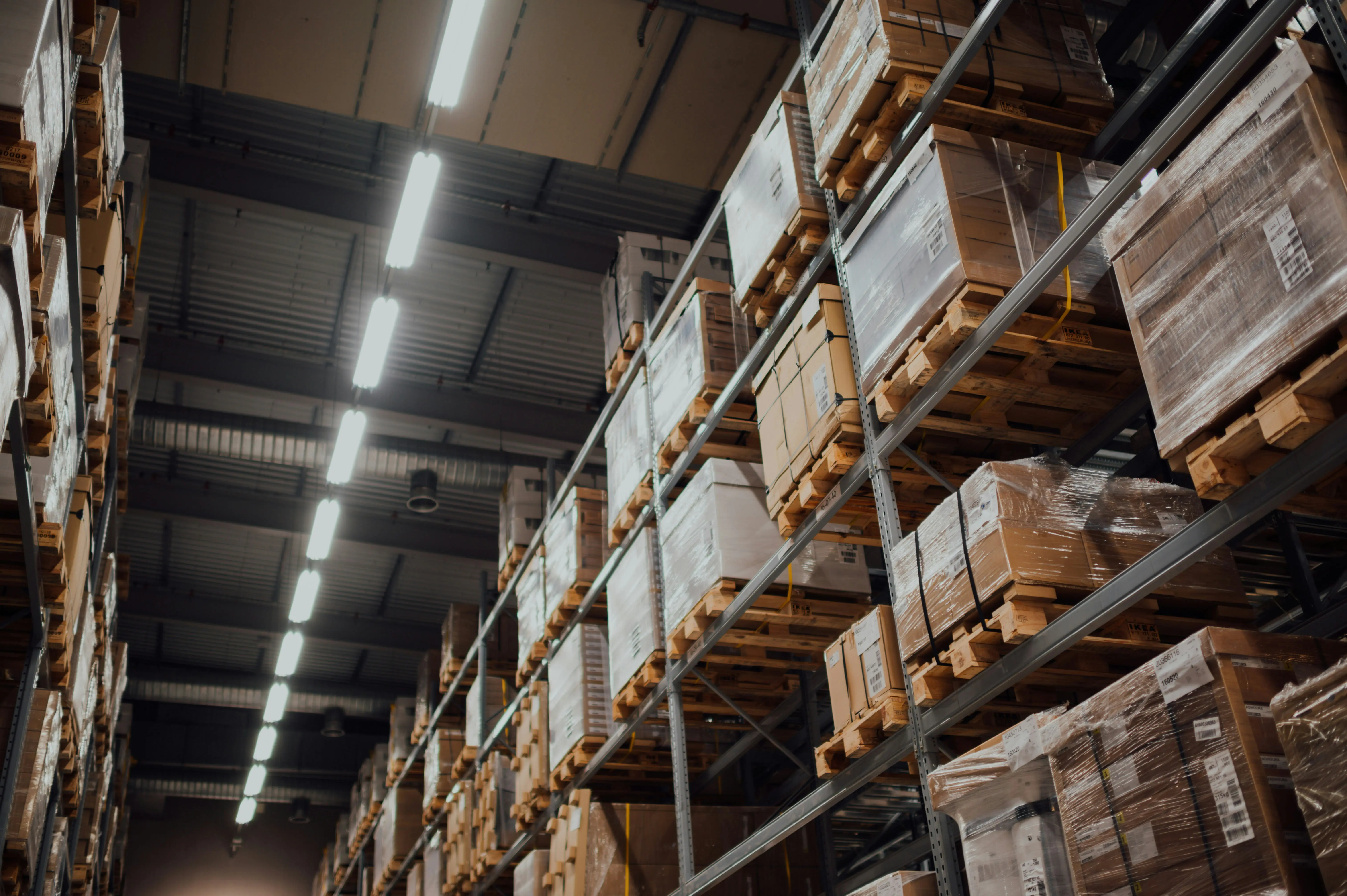 Sourcing Agent vs. Alibaba: Which Strategy Wins for Scaling? 9 goods-on-the-shelves